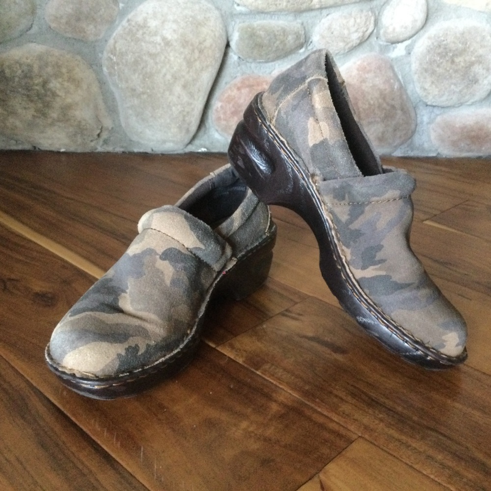 ✔️ Adorable boc Camo Clog Shoes in Woman’s Size 7.5